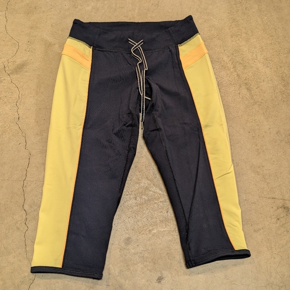 Lululemon Heat It Up Crop 15" Shorts Women's 6 Navy Yellow Workout Athleisure - Picture 1 of 4
